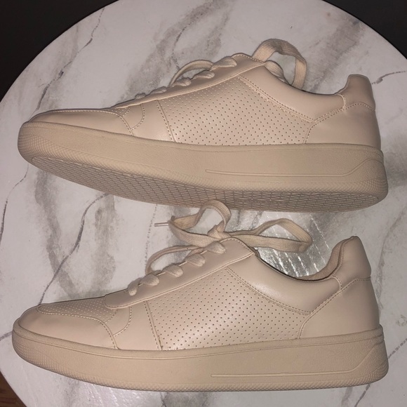 NWOT! Steve Madden ‘Doyen’ Sneakers - Picture 5 of 9